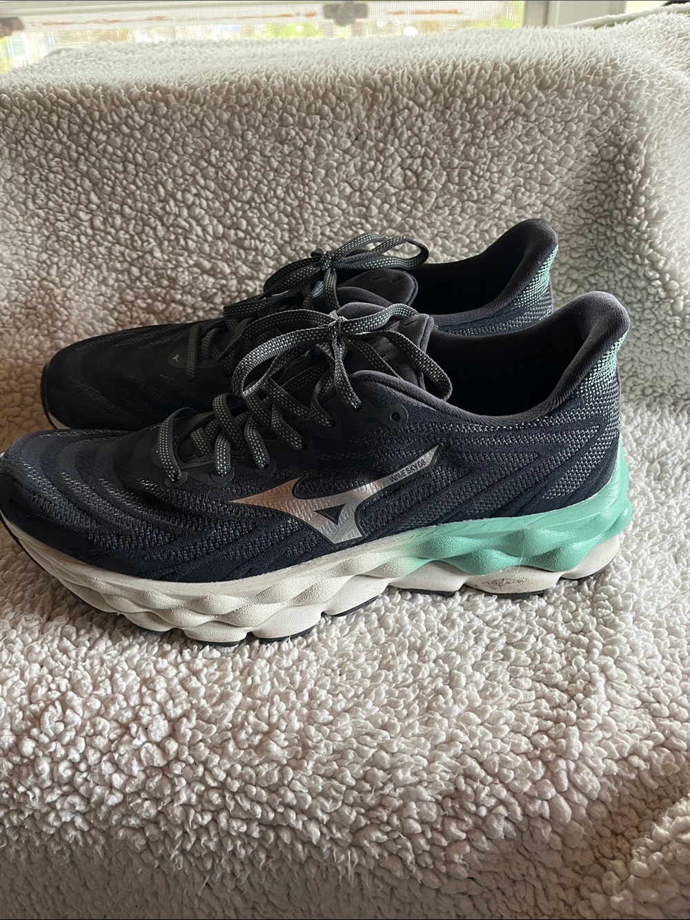 Mizuno Women’s Running Shoes - Black with Mint Accents US 9.5